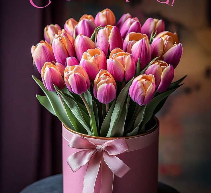 С праздником вас, милые дамы! 💐